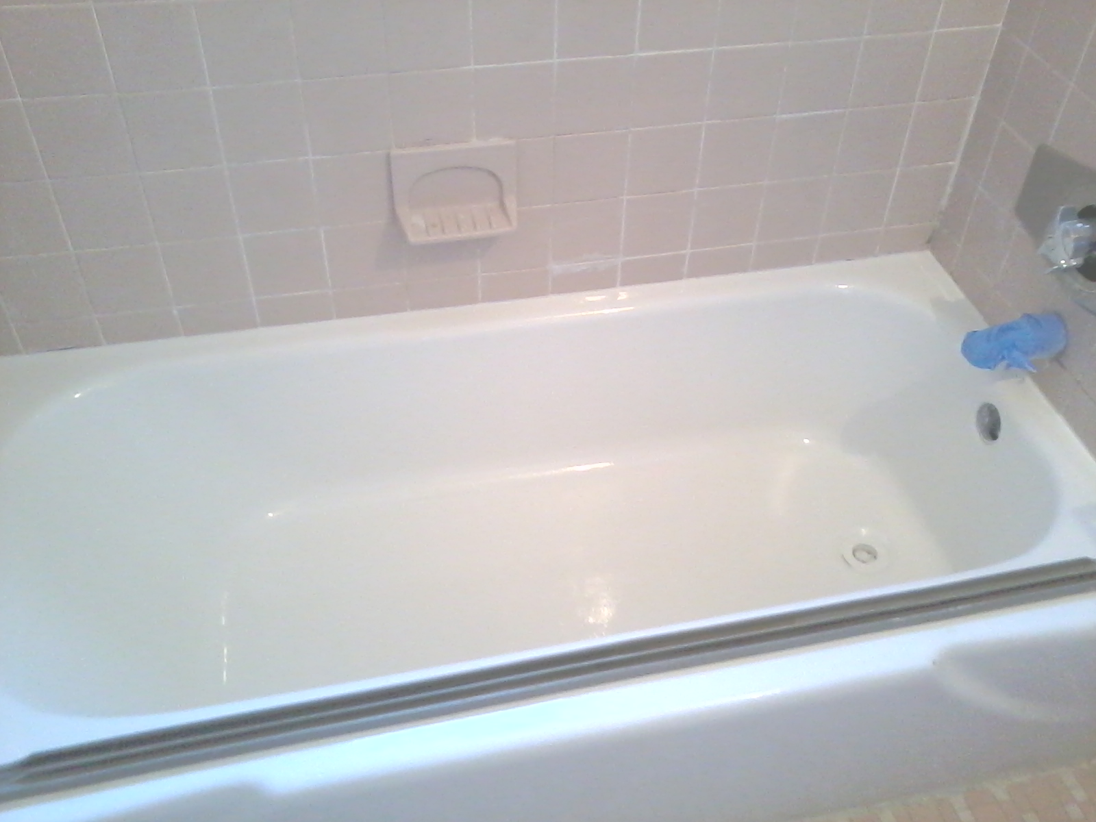 Refinished tub and surround from CGS Instagram